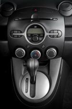 Mazda2 2010 года